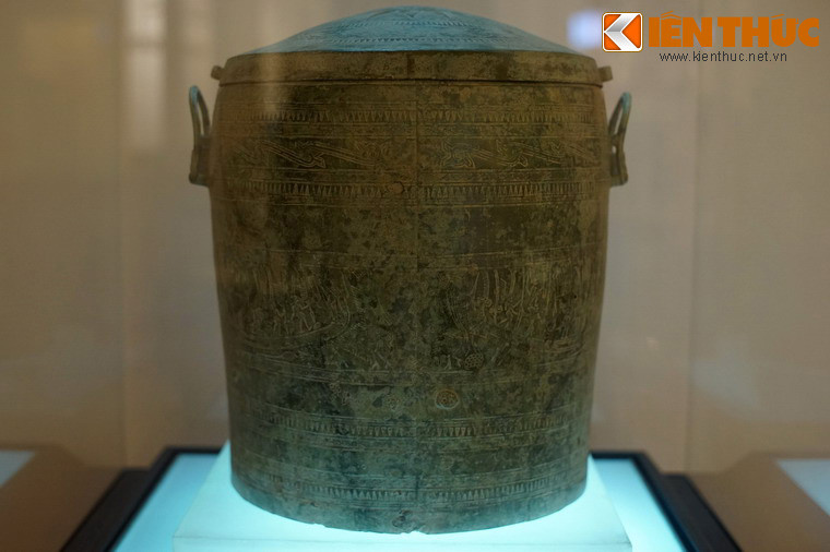 Thạp đồng của văn hóa Đông Sơn, cách ngày nay khoảng 2.500-2.000 năm, được sưu tầm tại Thanh Hóa năm 2010.