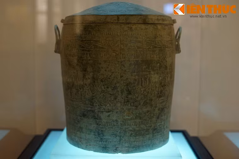 Thạp đồng của văn hóa Đông Sơn, cách ngày nay khoảng 2.500-2.000 năm, được sưu tầm tại Thanh Hóa năm 2010.