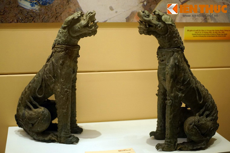 Tượng nghê bằng đồng, niên đại thế kỷ 16. Nghê là một linh vật đặc trưng của văn hóa Việt. Qua các thời kỳ, hình tượng nghê có sự tạo hình khác nhau, được tạo tác trên nhiều chất liệu như đá, đất nung, gốm, đồng.