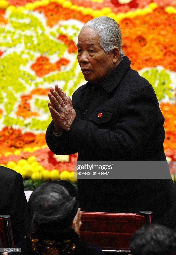 Nguyên Tổng bí thư Đỗ Mười chào các đại biểu tại buổi lễ khai mạc Đại hội Đảng Cộng sản Việt Nam lần thứ XI tại Hà Nội ngày 12/1/2011. Ảnh: Getty.