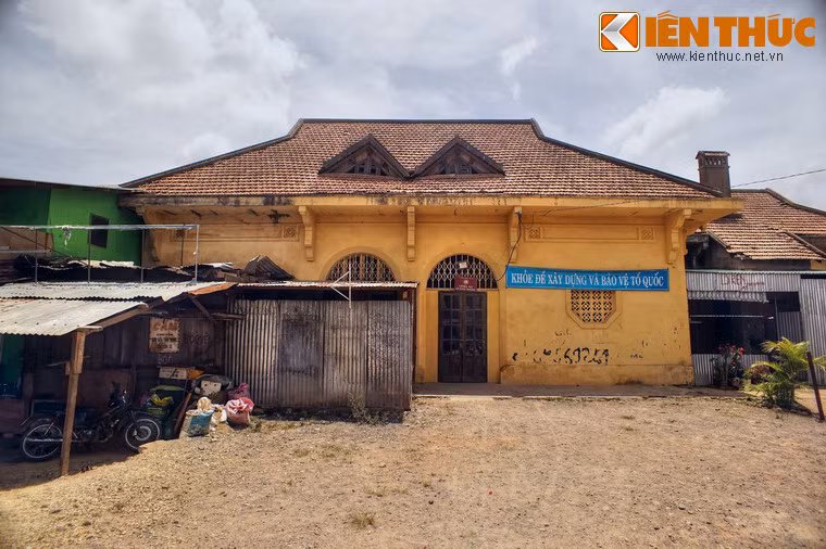 Do nằm sát Quốc lộ 20, hiện tại ga được công an xã Xuân Trường tận dụng làm trụ sở.