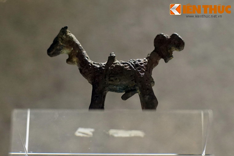 “Để chế tác một hiện vật có độ phức tạp như vậy đòi hỏi chủ nhân của nó phải là một cộng đồng cư dân có trình độ luyện kim đúc đồng phát triển cao. Phải xác định đây là hiện vật thuộc dạng quý hiếm. Nó không chỉ là một hiện vật bình thường mà có lẽ là một trong những sản phẩm có ý nghĩa tín ngưỡng tâm linh của cộng đồng cư dân Nam Bộ trong quá trình chinh phục vùng đất này”, theo PGS-TS Bùi Chí Hoàng.