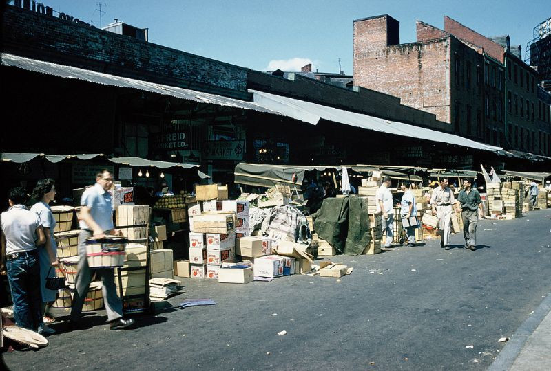 Khu vực chợ Faneuil Hall ở thành phố Boston, bang Massachusetts, 1957. Ảnh: Walter Reed.