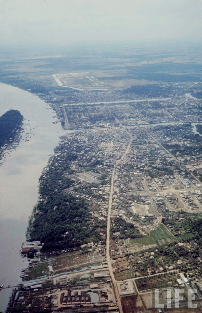 Đại lộ Thủ Khoa Huân (nay là đường Đinh Bộ Lĩnh), phía Đông của thị xã. Ảnh: Life.