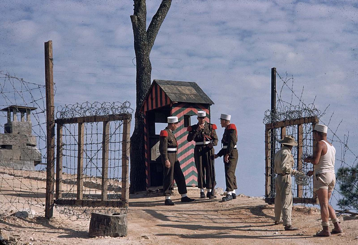 Lối vào đồn Pháp bên nhà thờ. Ảnh tư liệu.