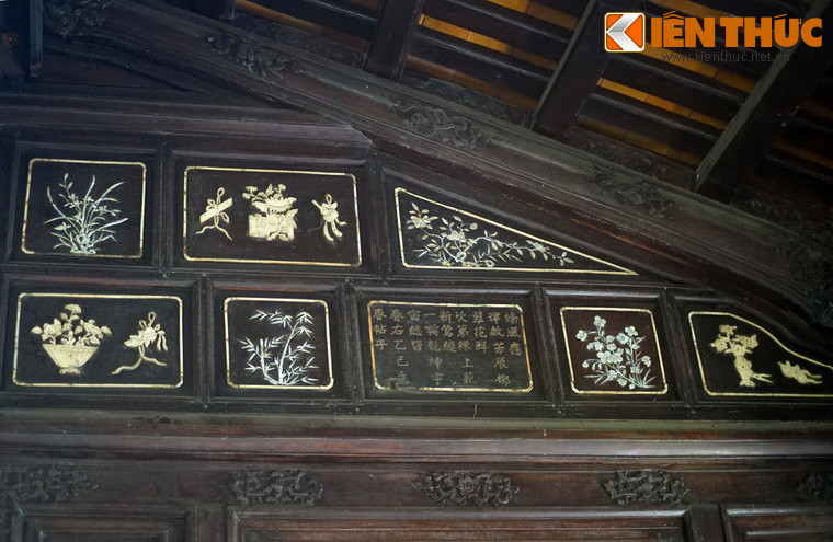 Thơ trang trí trong điện Long An được bố trí, sắp xếp ở hầu khắp trong -ngoài ngôi điện nhưng không bị lặp lại, không gây cảm giác nhàm chán mà rất hài hòa.