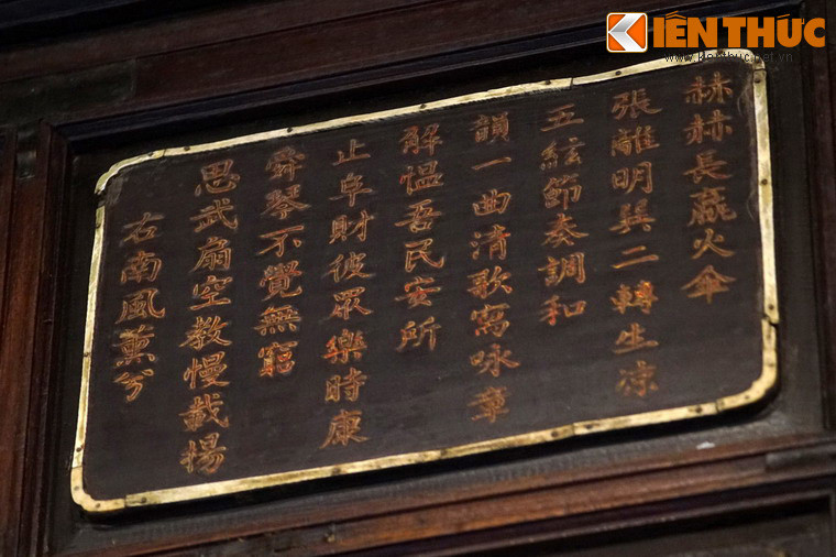 Sự phong phú của thơ ở đây được thể hiện không chỉ về nội dung, hình thức trình bày mà còn cả về thể loại thơ.