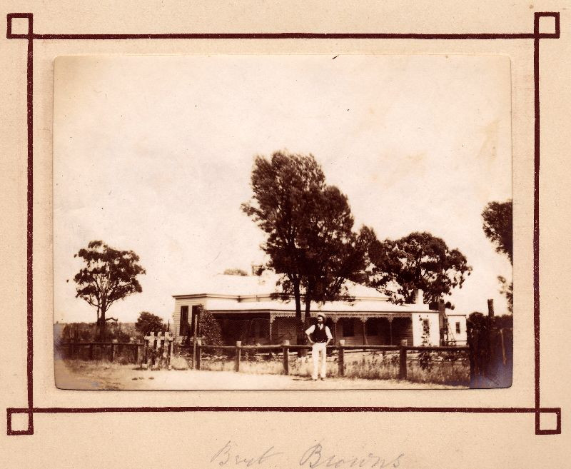 Nông trại của người nông dân tên Bert Brown. Ảnh: Leigh McKinnon Flickr.