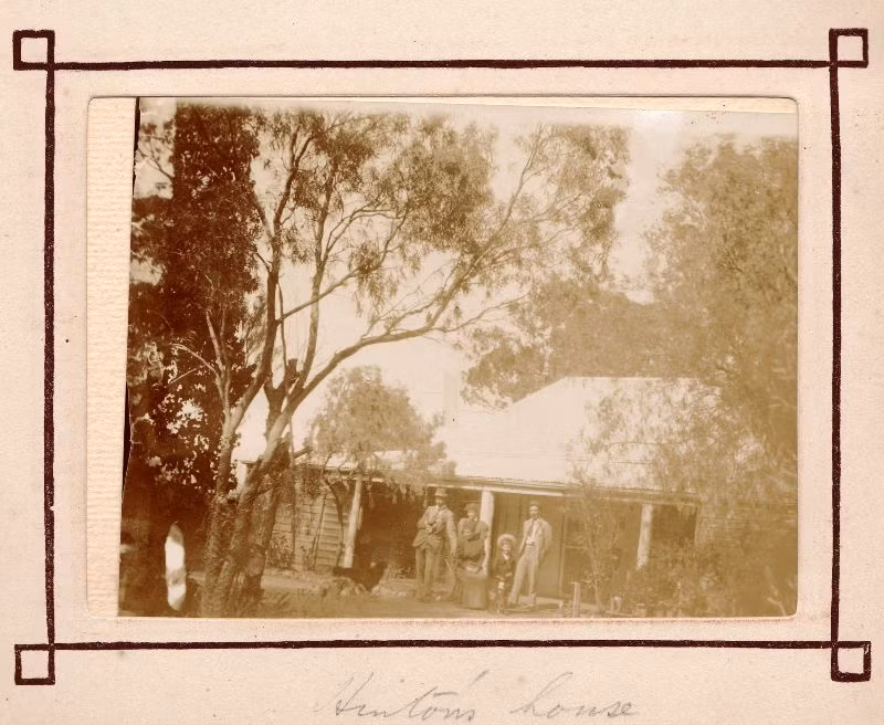 Dinh cơ của gia đình Hinton. Ảnh: Leigh McKinnon Flickr.