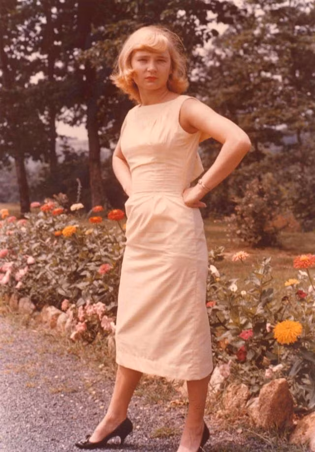 Chân dung một phụ nữ Mỹ năm 1958. Ảnh: Poppen Designs.