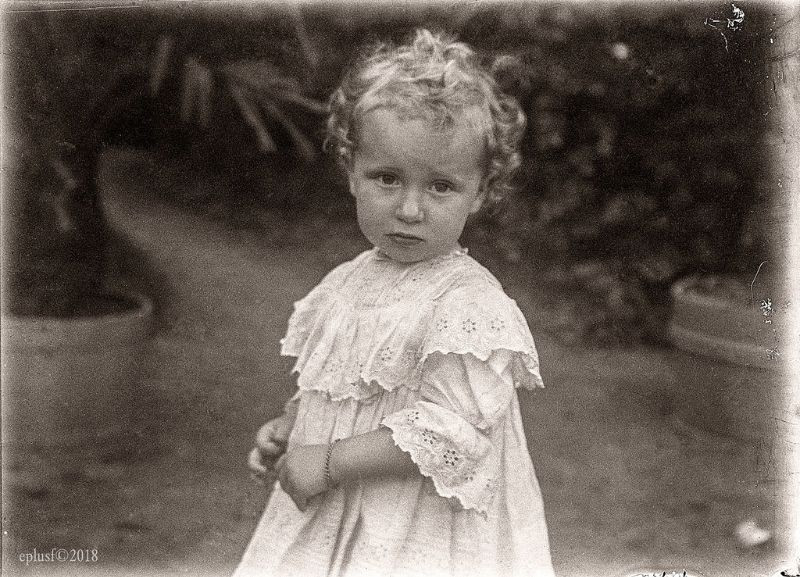 Bá gái Yvonne, khoảng năm 1908. Ảnh: Monsieur Eugène.