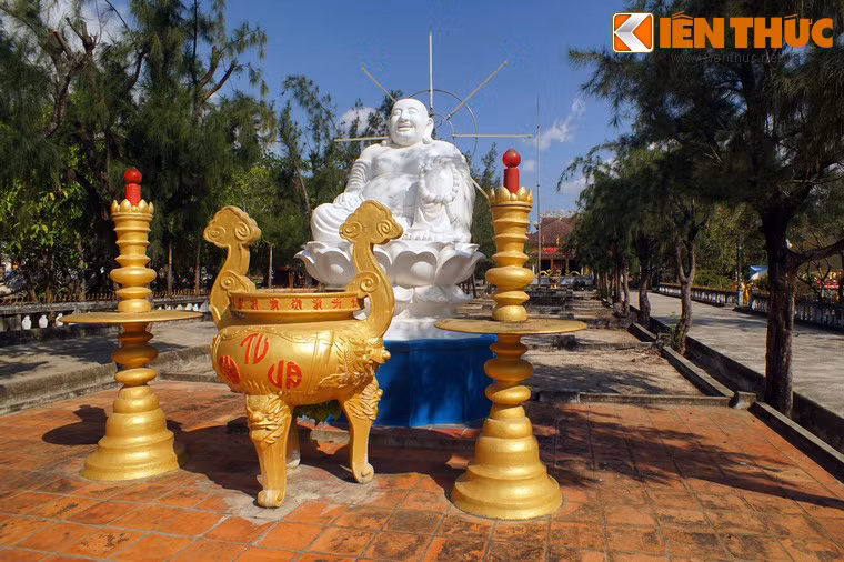 Chùa được xây dựng từ năm 1968, đến nay đã trải qua nhiều lần trùng tu, mở rộng. Khuôn viên chùa rất rộng rãi và thoáng đãng với màu xanh của cây cối ngập tràn.