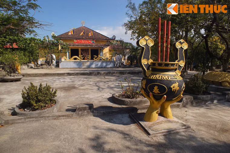 Với nét độc đáo của mình, từ nhiều năm nay, chùa Từ Vân đã trở thành một điểm tham quan thu hút đông đảo du khách trong và ngoài nước trong hành trình khám phá mảnh đất Khánh Hòa...