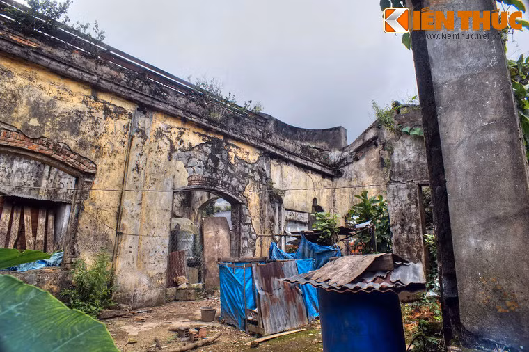 Ngày nay, những gì còn lại của ga Trạm Hành khiến người có tình cảm với tuyến đường sắt xưa không khỏi chạnh lòng.