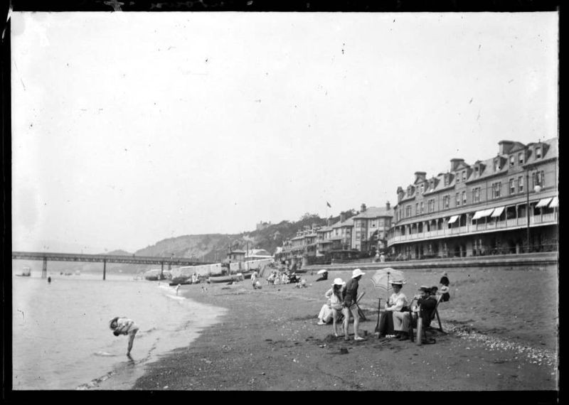 Trên bãi biển Sandown ở đảo Wight, hòn đảo nằm ở vùng biển phía Nam nước Anh. Ảnh: Chusseau-Flaviens.