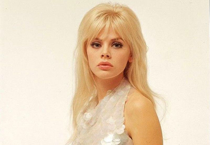 Sinh năm 1942 ở Stockholm, nữ diễn viên và ca sĩ Britt Ekland được mệnh danh là đệ nhất mỹ nhân Thụy Điển thập niên 1960-1970.