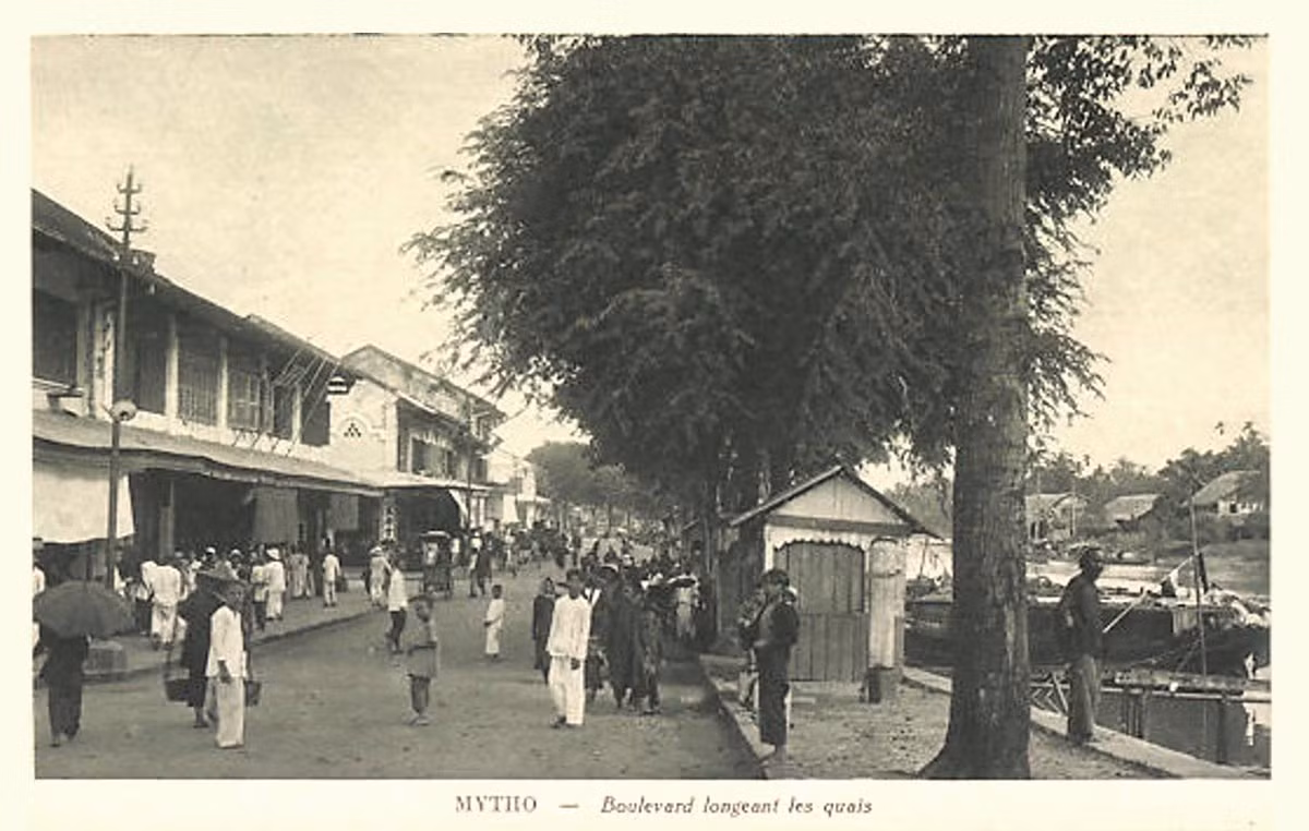 Khung cảnh nhộn nhịp của con đường bên bến tàu, dọc sông Bảo Định (đường Trưng Trắc ngày nay). Ảnh tư liệu.