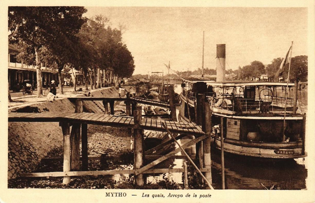 Bến tàu bên sông Bảo Định. Ảnh tư liệu.