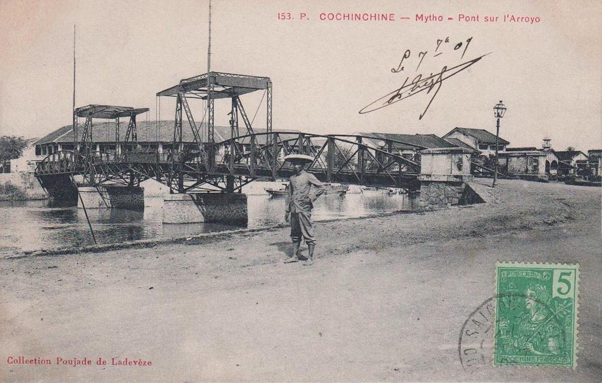 Cầu Quay qua sông Bảo Định, được xây dựng khoảng năm 1890. Ảnh tư liệu.