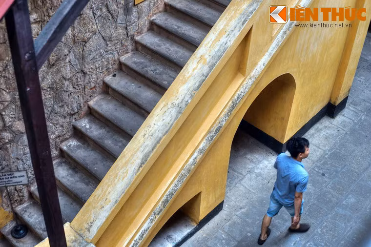 Ngày 10/3/1945, khi quân Nhật vào mở cửa trại giam, đồng chí Trần Đăng Ninh cùng 8 đồng chí khác nhanh chóng ra phòng thuốc, giả vờ ốm, nằm đắp chăn và lợi dụng quân Nhật sơ hở các đồng chí sang được trại giam thường phạm.