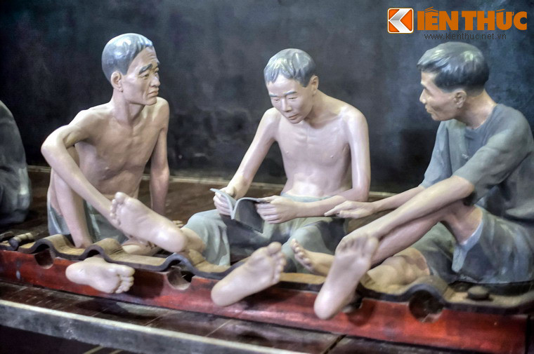 Khi Thế chiến thứ II đến hồi kết, phong trào cách mạng quốc tế và trong nước phát triển mạnh thì vấn đề vượt ngục của các chiến sĩ ở nhà tù Hỏa Lò lại càng trở nên cấp bách. Đồng chí Đỗ Mười và anh em tù chính trị ngày đêm chuẩn bị để khi có thời cơ là nhanh chóng trở về với nhân dân.