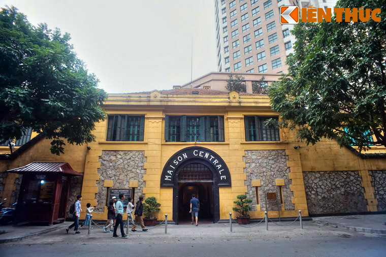 Nằm ở số 1 phố Hoả Lò, quận Hoàn Kiếm, TP Hà Nội, nhà tù Hỏa Lò là một di tích lịch sử gắn liền với sự nghiệp cách mạng của Nguyên Tổng bí thư Đỗ Mười.