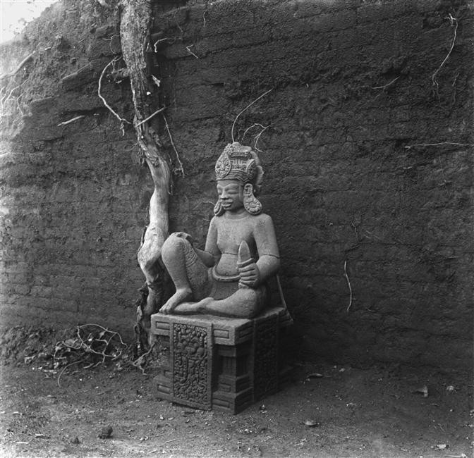 Một bức tượng thần được khai quật tại di tích Đồng Dương. Các tác phẩm điêu khắc tìm thấy tại Đồng Dương đã chứng minh cho một giai đoạn nghệ thuật Phật giáo rực rỡ ở vương quốc Chăm Pa từ 875 - 915, được các nhà khoa học đặt tên là giai đoạn Đồng Dương hay phong cách Đồng Dương.