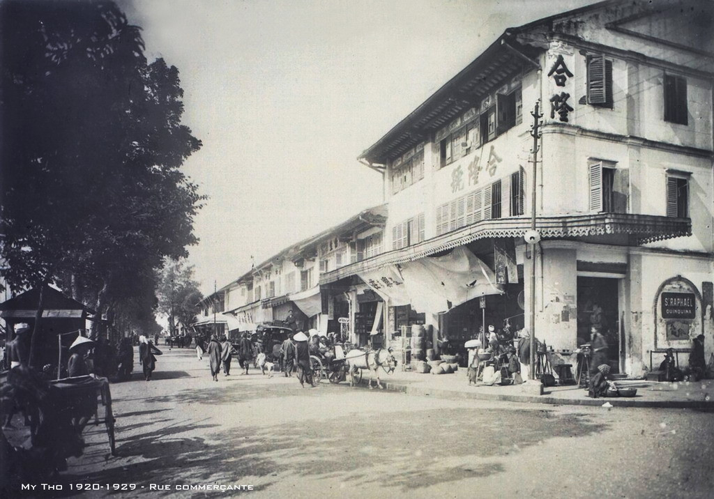 Dãy phố phía trước chợ Mỹ Tho thập niên 1920, nay là đường Trưng Trắc. Ảnh tư liệu.