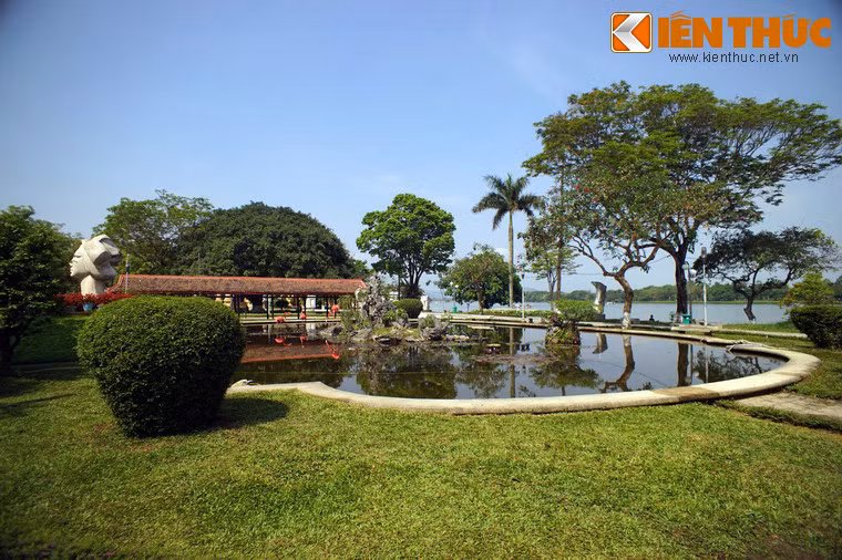 Ngày nay, bức tượng Cô gái Việt Nam - một tác phẩm nghệ thuật xuất sắc mang ý nghĩa tôn vinh người phụ nữ Việt Nam - đã trở thành một điểm nhấn văn hóa quan trọng bên bờ sông Hương của Cố đô Huế.