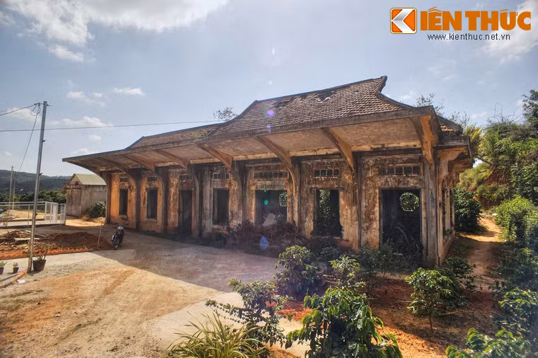 Một số hình ảnh khác về hiện trạng ga Đa Thọ.