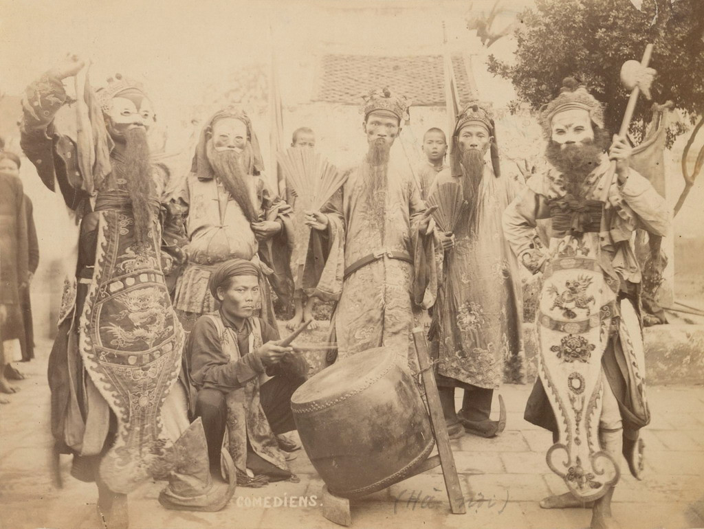 Một nhóm diễn viên tuồng tại hậu trường một buổi diễn. Ảnh tư liệu.