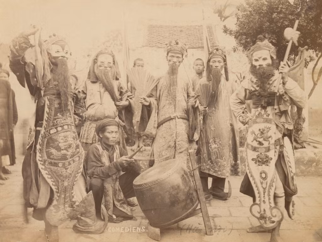 Một nhóm diễn viên tuồng tại hậu trường một buổi diễn. Ảnh tư liệu.