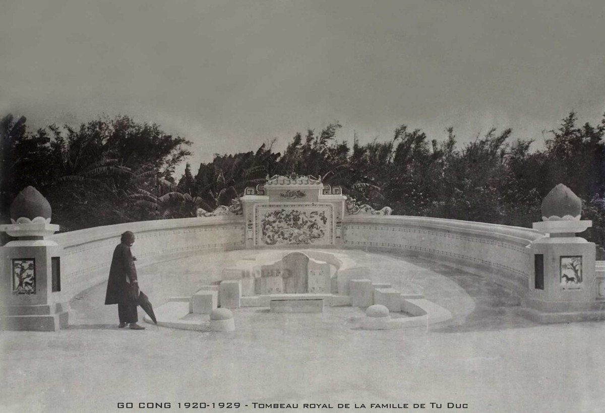 Mộ Phạm Đăng Hưng, ông ngoại của vua Tự Đức. Ông Phạm Đăng Hưng là người Gò Công, từng làm quan Thượng thư dưới hai triều vua Gia Long và Minh Mạng. Con gái ông - bà Phạm Thị Hằng là vợ vua Thiệu Trị, mẹ vua Tự Đức, tức Từ Dụ Hoàng thái hậu nổi tiếng nhà Nguyễn. Ảnh tư liệu.