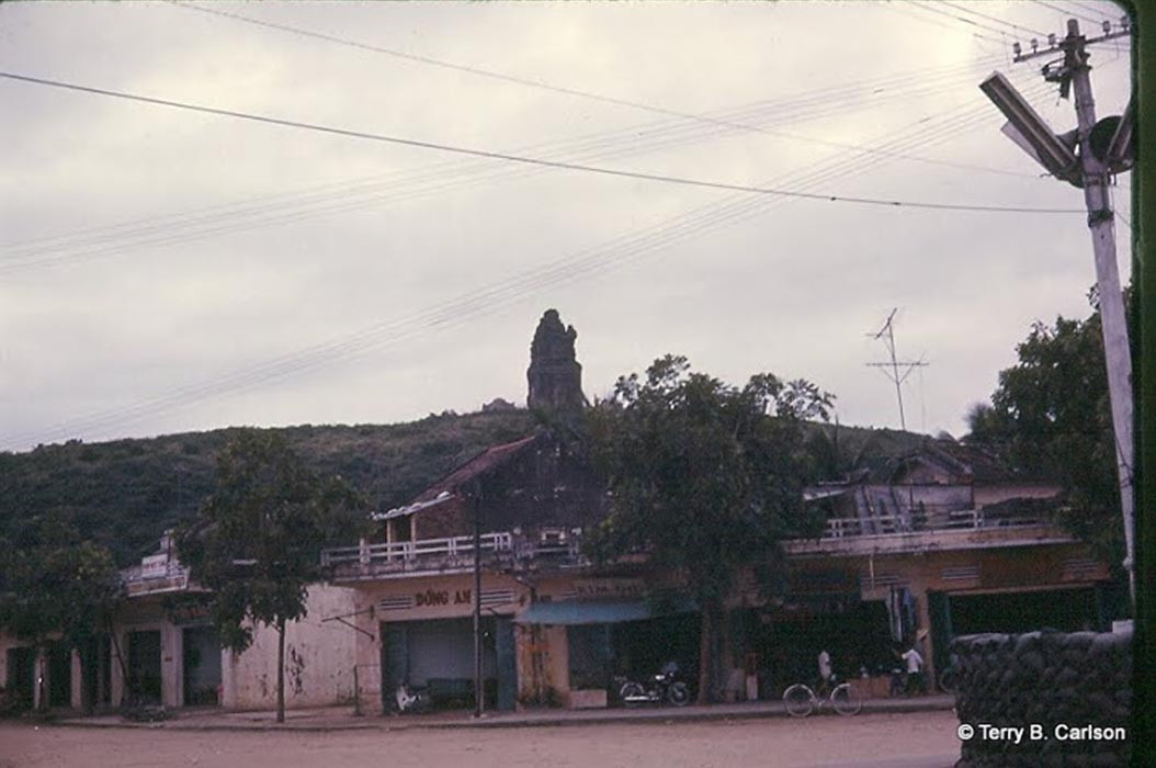 Tháp Nhạn, tòa tháp cổ của người Chăm ở trung tâm thị xã Tuy Hòa. Ảnh: 203rdhawkeyes.net.