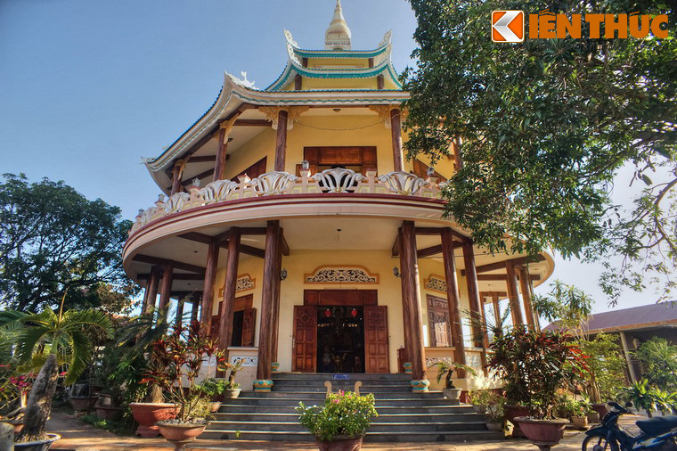 Trong hệ thống tổ chức của Phật giáo, nếu chùa là nơi thờ tự, hành lễ thì tịnh xá là công trình dành cho người tu hành nghỉ ngơi, cầu nguyện, thiền định.