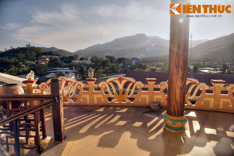 Không gian của tịnh xá luôn chú trọng đến sự tĩnh lặng và gần gũi với thiên nhiên. Theo thông lệ, phật tử phương xa có thể đến tịnh xá tham quan, nghỉ ngơi và thực hiện những khóa tu ngắn ngày.