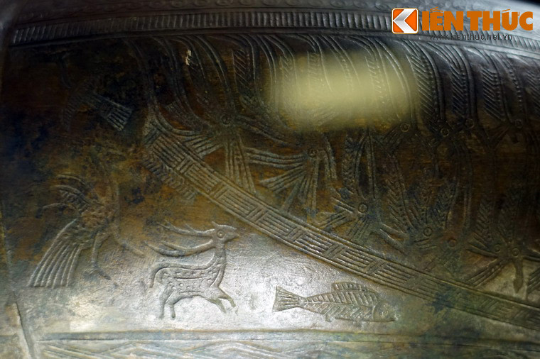 Các loài chim, hươu và cá được thể hiện khá sinh động.