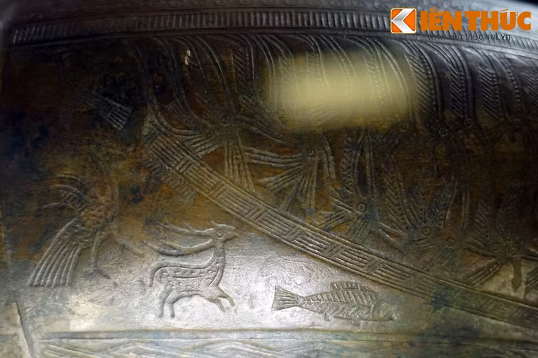 Các loài chim, hươu và cá được thể hiện khá sinh động.