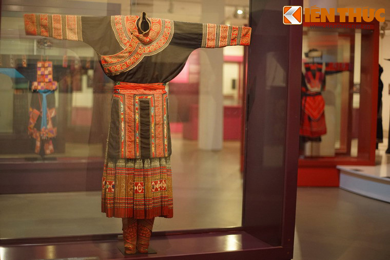 Trang phục phụ nữ dân tộc thiểu số tại khu trưng bày Thời trang nữ.
