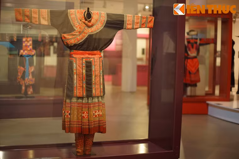 Trang phục phụ nữ dân tộc thiểu số tại khu trưng bày Thời trang nữ.