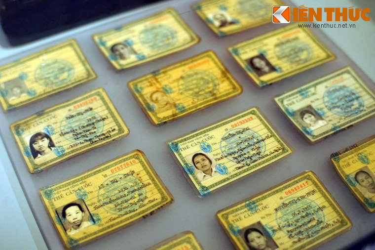 Thẻ căn cước giả của những người phụ nữ tham gia kháng chiến chống Mỹ, hiện vật ở khu trưng bày Phụ nữ trong Lịch sử.
