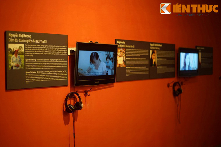 Cùng với sự thay đổi về hình thức, Bảo tàng đã chuyển đổi nội dung từ loại hình bảo tàng lịch sử văn hoá thành bảo tàng về giới, cung cấp nhiều thông tin về những truyền thống văn hóa, các vấn đề xã hội đương đại của người phụ nữ Việt. Ảnh: Gian trưng bày chân dung phụ nữ đương đại.