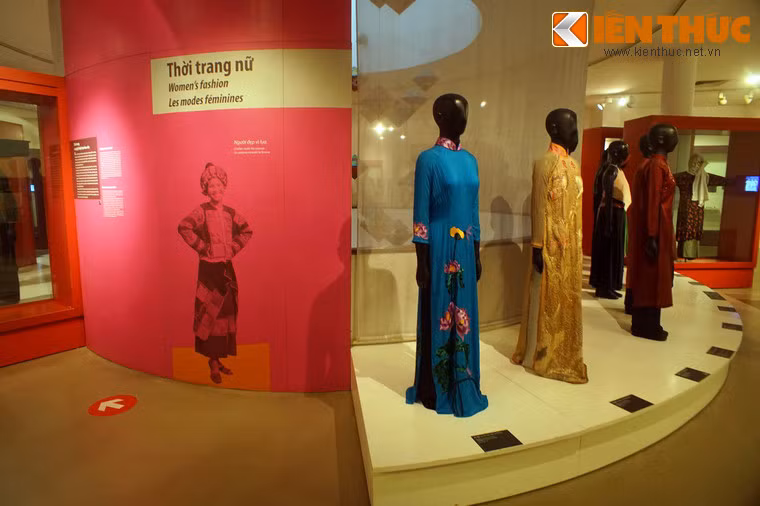 Trong lần trở lại này, Bảo tàng đã mang một diện mạo hoàn toàn mới. Với sự hỗ trợ của chuyên gia Pháp, nội dung trưng bày mới được trình bày một cách khoa học, đẹp mắt với các trang thiết bị hiện đại đã mang lại cho Bảo tàng một bản sắc độc đáo, ấn tượng. Ảnh: Khu trưng bày Thời trang nữ.