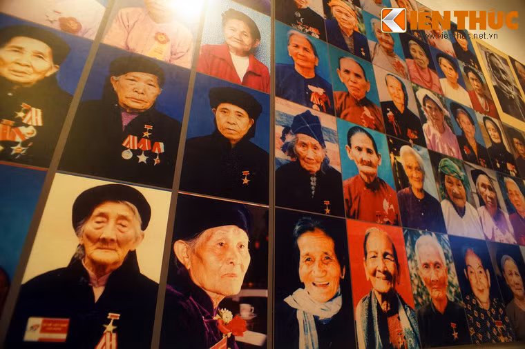 Chân dung các Mẹ Việt Nam anh hùng tại khu trưng bày Phụ nữ trong Lịch sử.