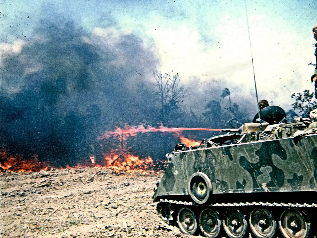 Lượng nhiên liệu của xe đủ để phun lửa trong vòng 32 giây và phun xa tới khoảng cách gần 200 mét. Ảnh: 15thengineer.