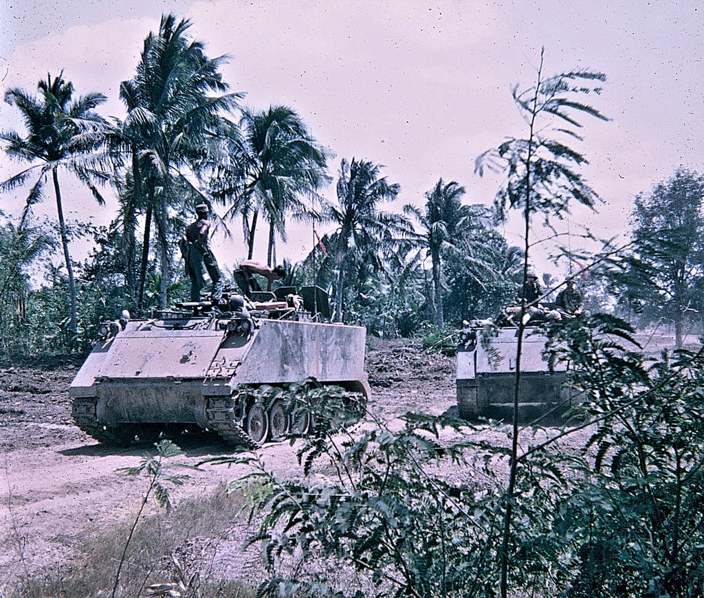 Xe thiết giáp M132 của Mỹ là một loại vũ khí khá đặc biệt trong chiến tranh Việt Nam. Ảnh: 15thengineer.