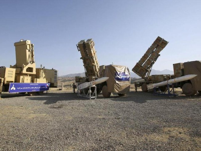 Ngoài ra, vào những năm của thập niên 1990, một số thiết bị phòng không hiện đại đã được Iran mua của Nga và Trung Quốc.