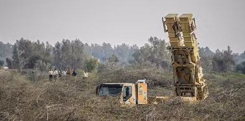 Việc bảo vệ một số cơ sở quan trọng nhất không phải của Quân đội Iran, mà của lực lượng Vệ binh Cách mạng Hồi giáo Iran (IRGC); lực lượng này được giao nhiệm vụ bảo vệ không phận trên sân bay thủ đô và vùng phụ cận của Thủ đô Tehran, được trang bị hệ thống phòng không Tor-M1 hiện đại nhất do Nga sản xuất.
