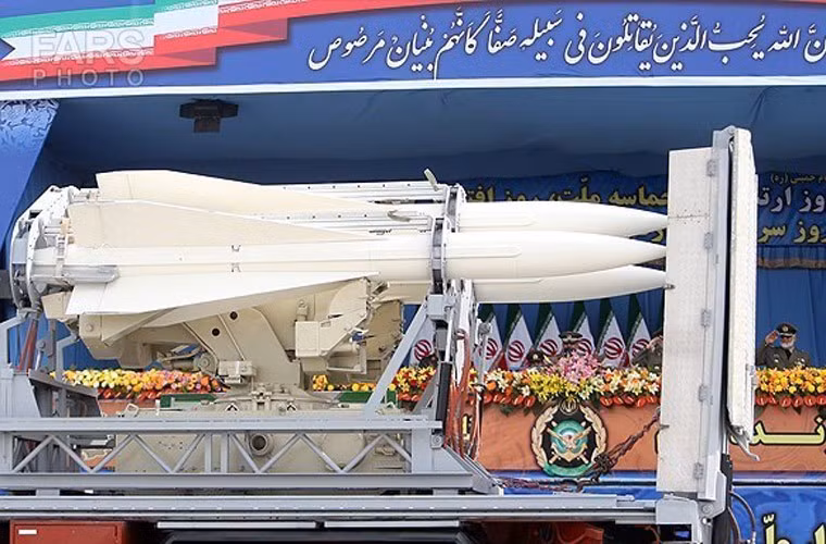 Trong vài thập kỷ qua, Quân đội Mỹ đã giải quyết xung đột với các đối thủ bằng sự trợ giúp đắc lực của tên lửa hành trình và không quân; lực lượng không quân Mỹ thường chiếm ưu thế tuyệt đối trước các đối thủ; tuy nhiên với lực lượng phòng không Iran thì Mỹ không thể coi thường.