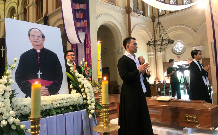 Đến 8h sáng 17/3, Thánh lễ an táng do Đức cha Giuse Nguyễn Chí Linh, Chủ tịch Hội Đồng Giám Mục Việt Nam chủ tế và Đức Hồng Y Phêrô Nguyễn Văn Nhơn giảng lễ sẽ cử hành tại Trung tâm Mục vụ. Sau đó thi hài Tổng giám mục Bùi Văn Đọc sẽ được an táng bên cạnh mộ cố Tổng giám mục Phaolô Nguyễn Văn Bình.